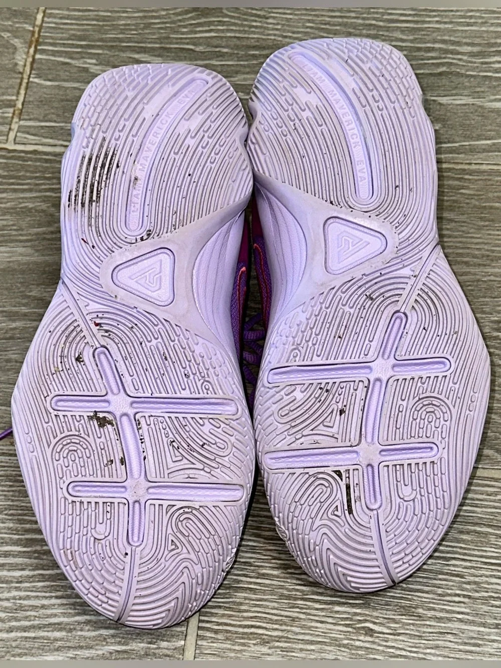 Nike Giannis Immortality 4 Big Kids Size 7Y Basketball Sneakers Black Raspberry